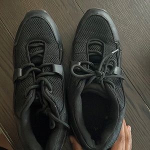 Hip-hop dance shoes